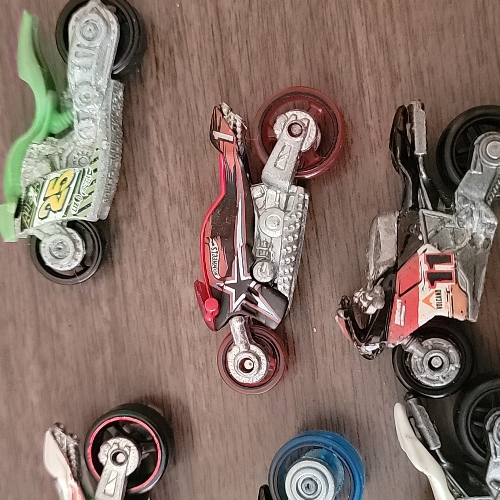 Miniature Motorcycles Set - Multicolor - Picture 10 of 12